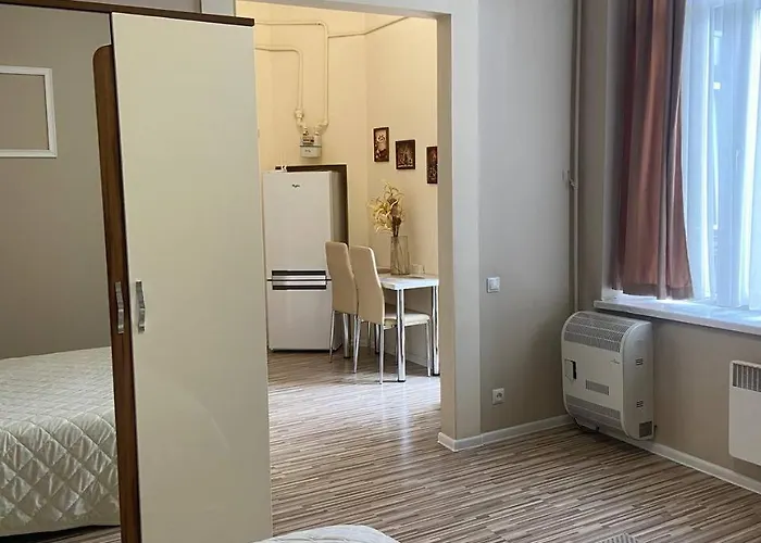 Bright In The Very Centre לבוב