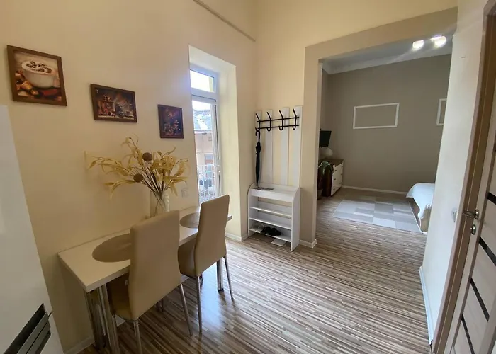 Bright In The Very Centre * לבוב